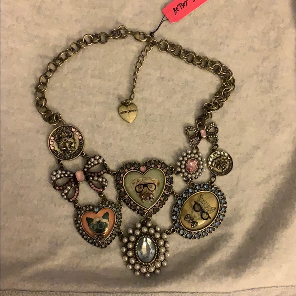 Betsey johnson necklace pet shop